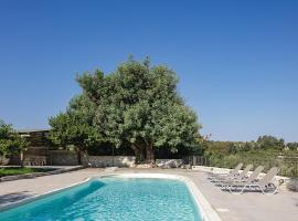 Mithonies Villa, a nature inspiring retreat, By ThinkVilla, basseiniga hotell sihtkohas Margarítai