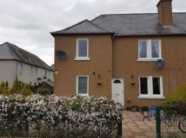 Spacious 2 double bedrooms house for a relaxing stay., hotell i South Kessock