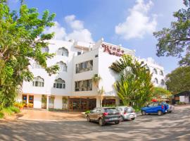Maya's Kings Kourt – hotel w pobliżu miejsca Lotnisko Mysore - MYQ w mieście Mysuru
