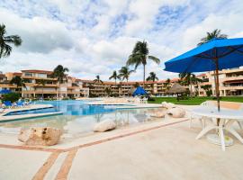 Caribbean Chic Apartment Beachfront Complex Marvelous Pool and Gardens Private Terrace, hotel em Puerto Aventuras