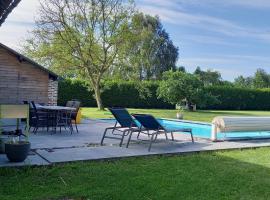 Aux p'tits bonheurs la grange, hotel in Neuve-Chapelle