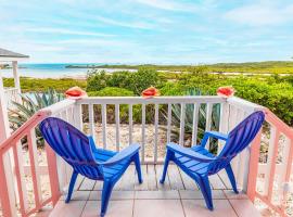 Chalk Sound Beach Residences Near Sapodilla Bay Beach by Angel Host, hotel v mestu Providenciales