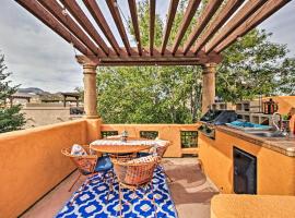 Adobe Escape with Outdoor Kitchen and Pool Access, хотел с джакузита в Tubac