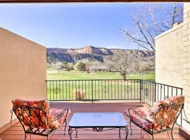 Grand Junction Golf Course Condo with Balconies, vakantiewoning in Grand Junction