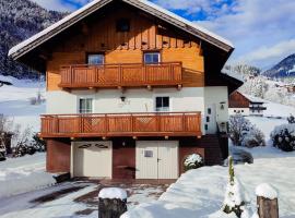 Apartment Bergfeeling, hotel cerca de Hornbahn, Russbach am Pass Gschütt