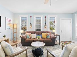 Salty Shack Unit A Dog Friendly Home Across from the Beach - Central Location, hotel Folly Beachben