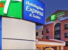 Holiday Inn Express & Suites Milwaukee NW - Park Place, an IHG Hotel、ミルウォーキーのプール付きホテル