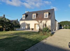 Maison avec grand jardin et belle terrasse séjour spacieux lumineux à 2 kms de la plage d'Arromanches près de Bayeux, Omaha beach - table de ping pong, hôtel pour les familles à Tracy-sur-Mer