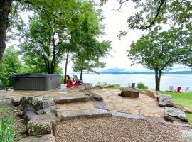 Jewell of Eufaula! Lake view, hot tub, and firepit!, hotell i Canadian