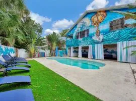 Jellyfish-Flamingo House, Amazing Location On Beach & Walk To Village