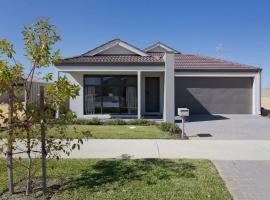 The Kingsley’s Place - EXECUTIVE ESCAPES, hotel near Jandakot Airport - JAD, 