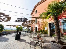 屈加特餐廳與活動酒店，聖庫加特－德爾巴列斯的飯店