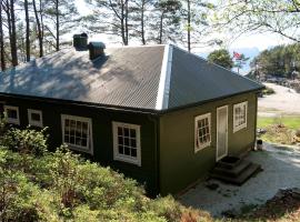 Holiday Home Solsvika - FJS125 by Interhome, villa in Leirvik