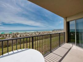 Emerald Towers West Beachfront Condo with Heated Pool, apartment in Fort Walton Beach