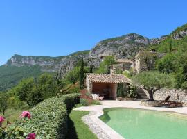 Domaine du Roc, hotel with pools in Saou