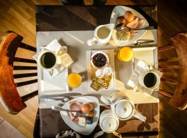 Hôtel Restaurant de la Poste et La Grange Détente, espace bien-être、Châteauneuf-de-Randonにあるマンド - ブルヌー飛行場 - MENの周辺ホテル