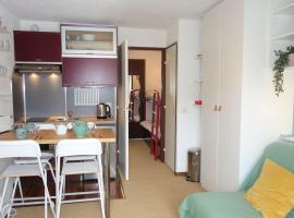 Studio Le Sapin-1 by Interhome, hotel en Demi-Quartier