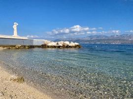 Apartment Anna - 20 m from the sea, hotel en Postira