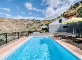 La Madérene with Pool by Stay Madeira Island, hotel em Tábua