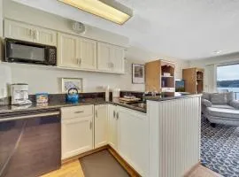 222 Edgewater Inn