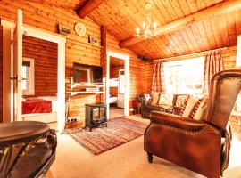 Log Cabin in Picturesque Snowdonia - Hosted by Seren Property, vakantiepark in Trawsfynydd