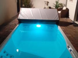 Chez Angel, hotel con piscina a Varennes-sur-Morge