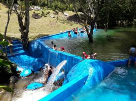 Finca Calamari (se admiten hasta 64 personas), hotel en Gómez Plata