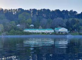 Hotel y Cabañas Puerto Nuevo, hotel in Lago Ranco