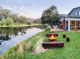 Stillwater Chalet A - Amazing Lakefront 2BR Chalet l BBQ l Gym l Tennis l Indoor Pool