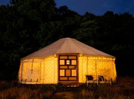 直島町ふるさと海の家 つつじ荘 -Seaside Stay Tsutsujiso-, khách sạn có bồn tắm nóng ở Naoshima