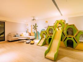 CHECK inn SELECT Chiayi RenAi, hotel v destinácii Chiayi City