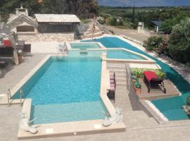 Apartment in Villa Tamara -Pool beheizt ,Meerblick, ξενοδοχείο σε Škrip