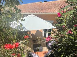 Le Clos des Milans, pet-friendly hotel in Rapale