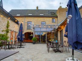 Oud Gemeentehuis, hotel u blizini znamenitosti 'Poelcapelle British Cemetery' u gradu 'Poelkapelle'