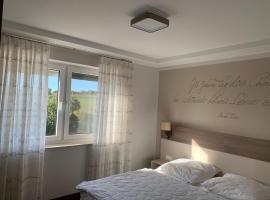 Exklusive Wohnung mit Brettachblick, מלון ידידותי לחיות מחמד בRot am See