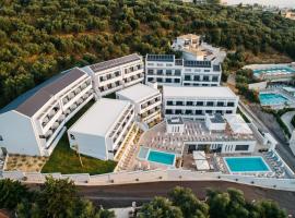 Tesoro Hotel Zakynthos、チィリヴィのホテル