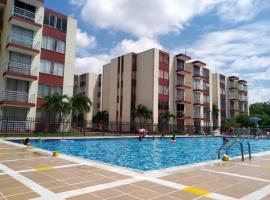 Hermoso apartamento con piscina., готель у місті Фландес