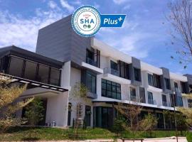 ์ฌ๋ผ ๋ถ๋ฆฌ์ ์์นํ ํธํ
Hotel Chuan Chom The High Resort Saraburi - SHA Plus