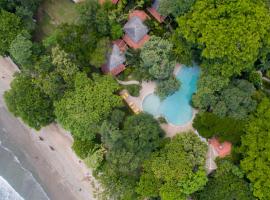 Capitán Suizo Beachfront Boutique Hotel, spa hotel in Tamarindo
