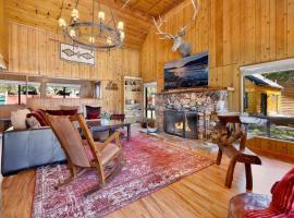 Lake adjacent rustic cabin w Game Room & Hot Tub, villa in Big Bear Lake