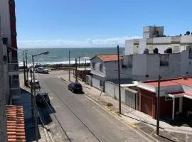 Dto en SANTA TERESITA rento por semana de fin de semana a fin de semana, a 1 cuadra de la playa y 4 del centro p 4 a 6 pax