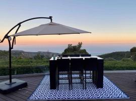 Quiet Mountain Vineyard Above the Clouds, feriebolig i Malibu