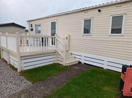 Summer Breeze, hotel with pools in Bude