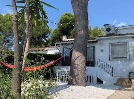 Bungalow Marquérite Moraira, 5 minutes from beach，泰烏拉達的海灘飯店