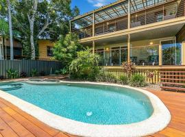 Noosa Beachhouse, hotel in Noosa Heads