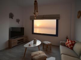 Kea live in Blue Villa with Pool - Cyclades, hotel dengan parkir di Melissaki
