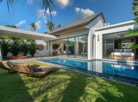 Labriz Ocean Villa - Tropical Modern Living, hotel with jacuzzis in Phuket Town