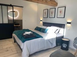 La Glycine B&B, hotel with pools in Sainte-Colombe