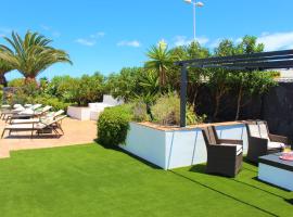 Luxury Villa Faro Park, luxury hotel in Playa Blanca