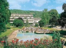 Touring Hotel & Restaurant, hotel v destinaci Saint-Léonard-des-Bois